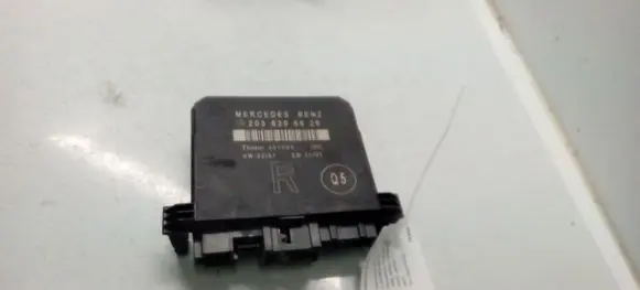 Mercedes-Benz C W203 Door control unit/module 2038206626