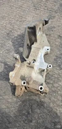 Volkswagen Transporter - Caravelle T5 Power steering pump mounting bracket 03L903143C