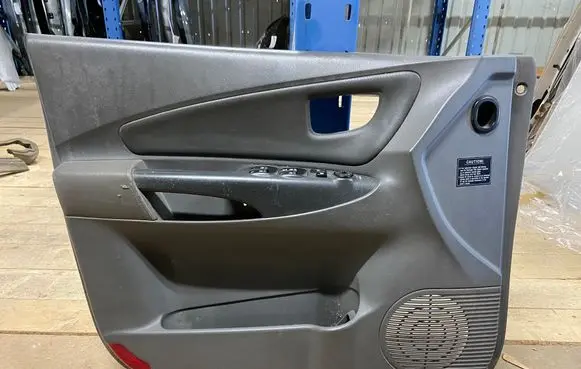 Hyundai Tucson JM Front door card panel trim 823102E000