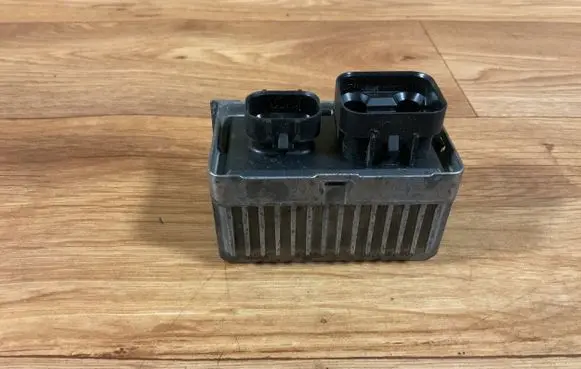Opel Insignia A Glow plug pre-heat relay 55574293