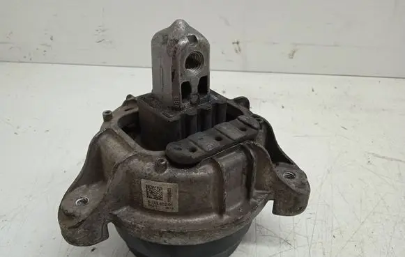 BMW 5 F10 F11 Engine mount bracket 678560201