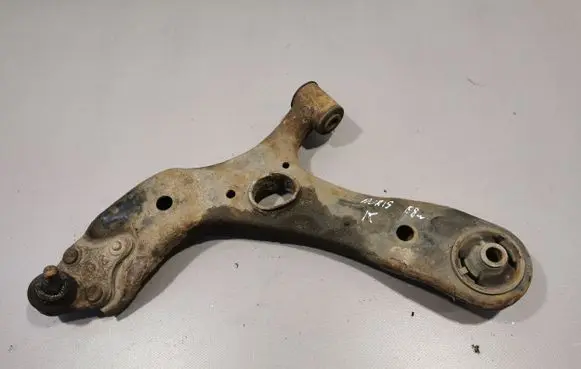 Toyota Auris 150 Front lower control arm/wishbone