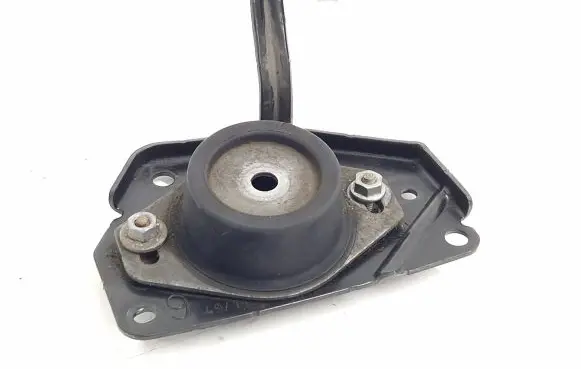 Citroen DS5 Engine mount bracket