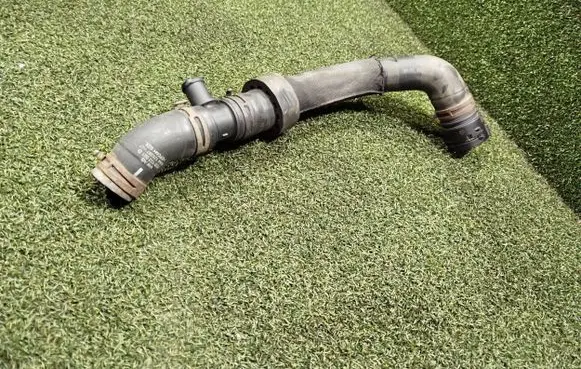 Volkswagen Transporter - Caravelle T5 Engine coolant pipe/hose 7E0122051D