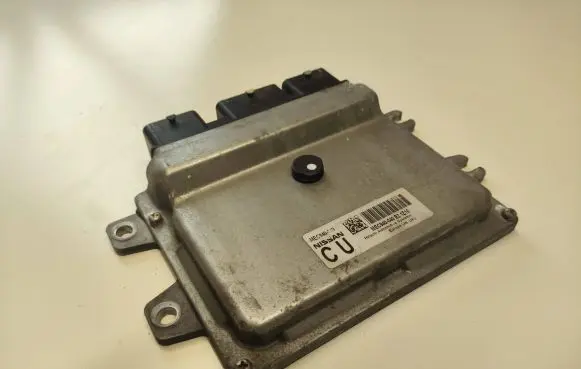 Nissan Juke I F15 Engine control unit/module MEC94004 MEC94300