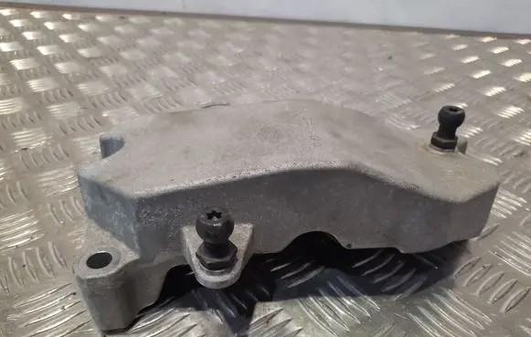 Mercedes-Benz CLA C117 X117 W117 Engine mounting bracket A2702230002