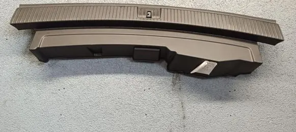 Trunk/boot sill cover protection