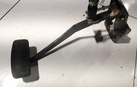 KIA Sorento Brake pedal 
