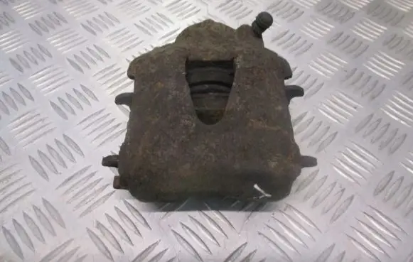 Volkswagen Polo IV 9N3 Front brake caliper