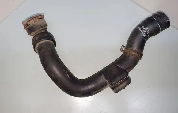 Engine coolant pipe/hose