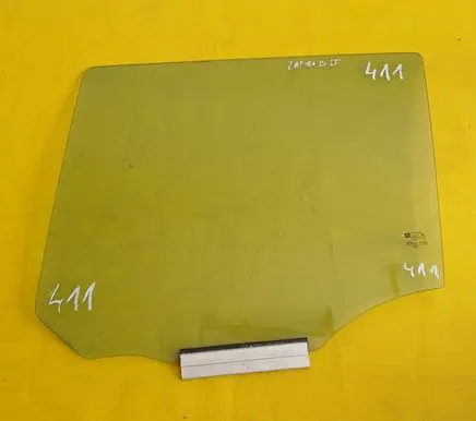 Opel Zafira B Rear door window glass