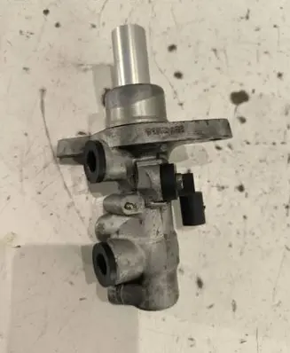 Volkswagen PASSAT B6 Master brake cylinder