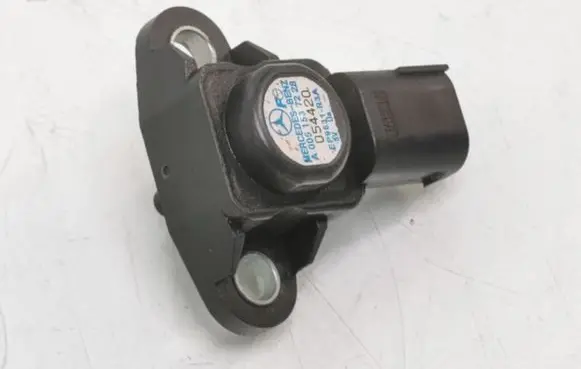 Mercedes-Benz E W211 Air pressure sensor A0051537228