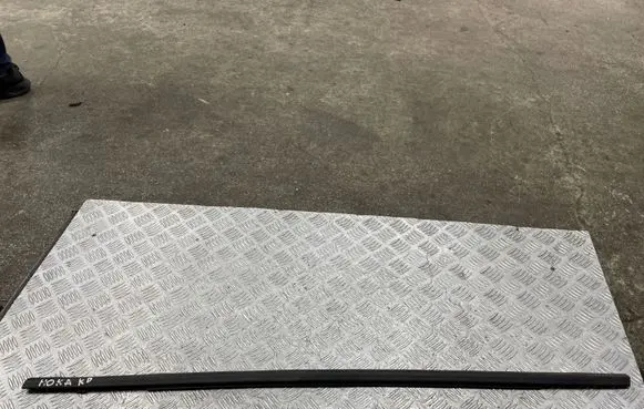 Opel Mokka X Front door glass trim molding