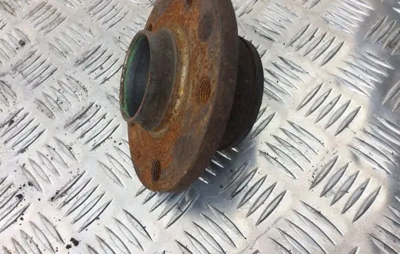 Volkswagen PASSAT B6 Rear wheel hub