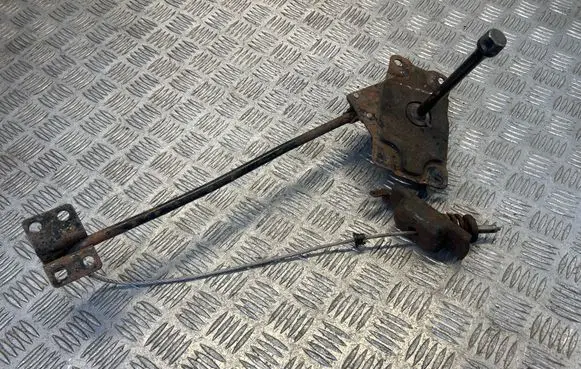 Hyundai Santa Fe Spare wheel mounting bracket 