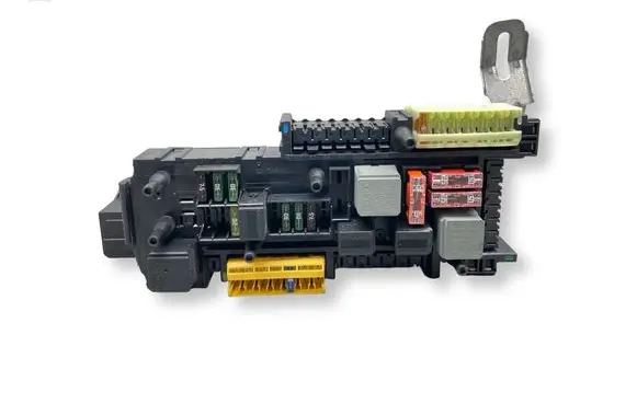 Mercedes-Benz C W204 Fuse module 748038