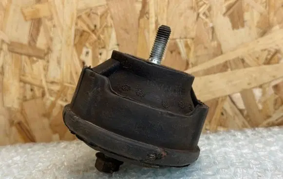BMW 3 E46 Engine mount bracket 