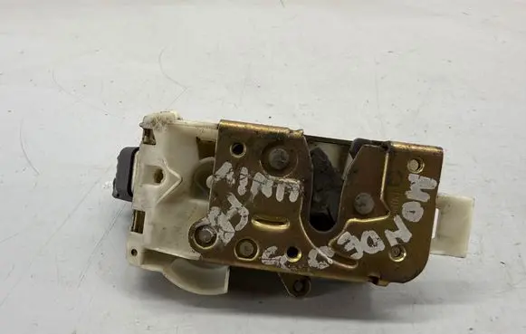 Ford Mondeo Mk III Front door lock
