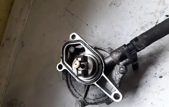 Hyundai i20 (PB PBT) Vacuum pump