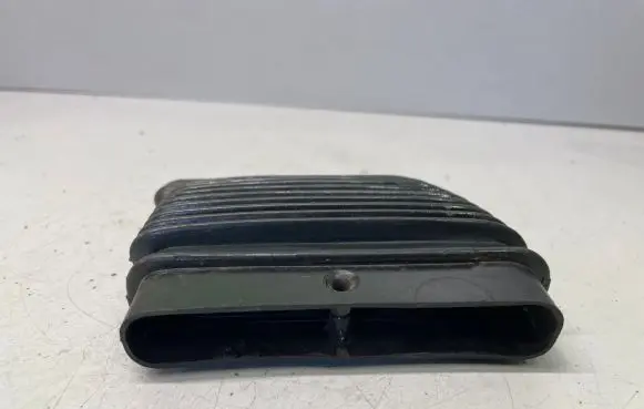 BMW 3 E30 Cabin air duct channel 1370635