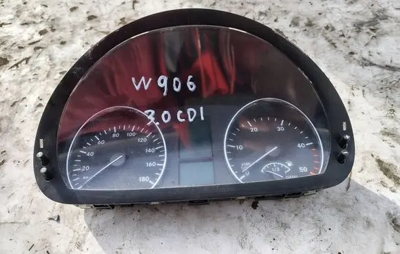 Mercedes-Benz Sprinter W906 Speedometer (instrument cluster) A9069005400