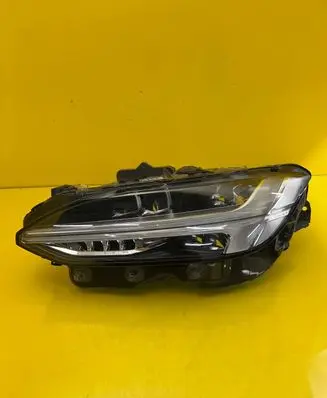 Volvo S90, V90 Headlight/headlamp 31655728
