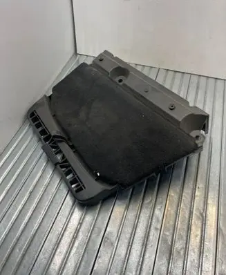 Trunk/boot lower side trim panel