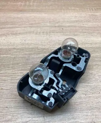 BMW 3 E46 Tail light bulb cover holder 6907938 388570R AI04