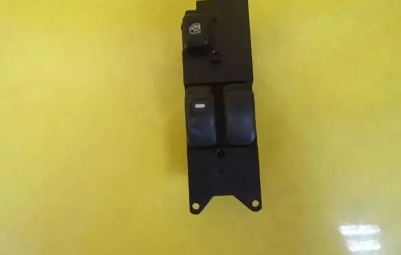 Mitsubishi Colt Electric window control switch MR194815