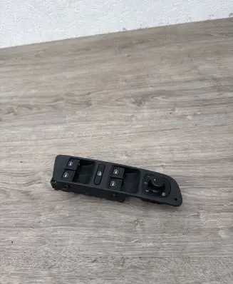 Volkswagen Tiguan Electric window control switch 1K4959857B 1K0959565K