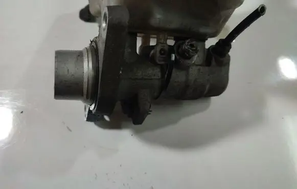 Volkswagen PASSAT B6 Master brake cylinder 