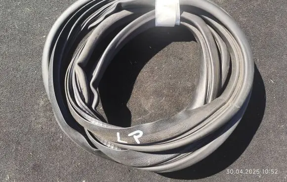 Alfa Romeo 147 Front door rubber seal 