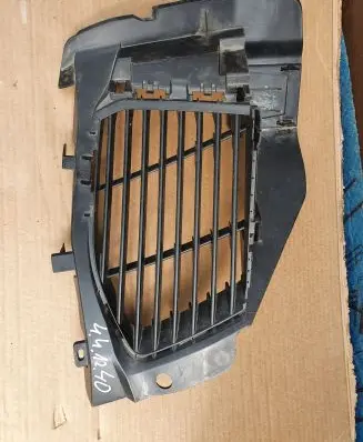 Peugeot 5008 II Front bumper lower grill AA37938073 C06760091