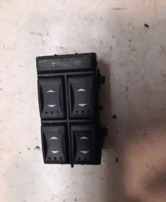Ford Mondeo Mk III Electric window control switch 1S7T14A132BE 03163452