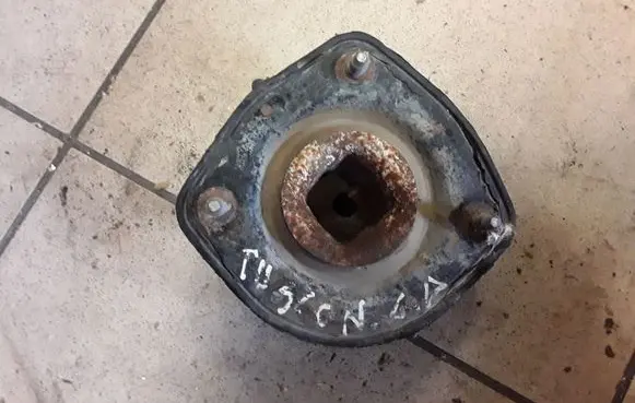 Hyundai Tucson LM Front upper strut mount 5553102E000