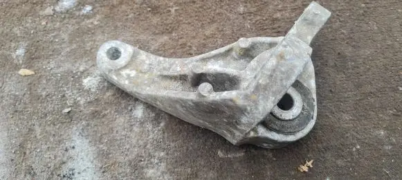 Volvo C30 Engine mounting bracket 3M516P093AE