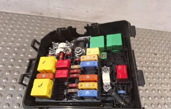 Opel Corsa F Fuse box set S25062404 43661201