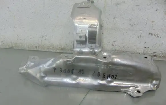Peugeot 3008 II Exhaust heat shield