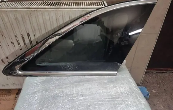 KIA Sorento Rear side window 43R000399 E000008 DOT748A53M35