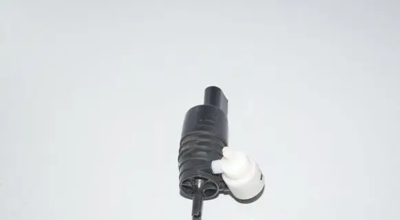 BMW i3 Windscreen/windshield washer pump 73883498 67127388349 61667317395