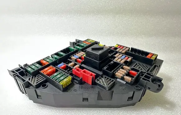 BMW 5 F10 F11 Fuse module 9234423 217033452F 01184547