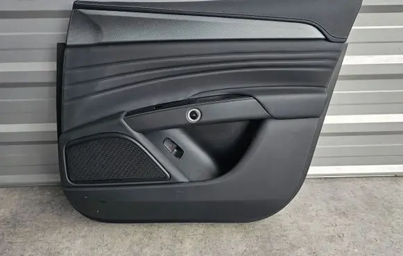 Maserati Levante Front door card panel trim grectapczarnaskra