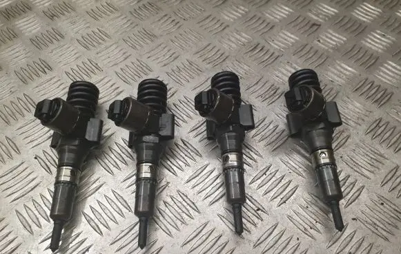 Volkswagen Touran I Fuel injectors set 03G130073G