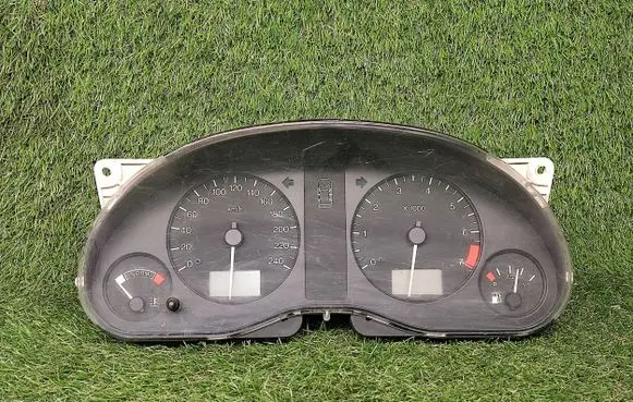 Speedometer (instrument cluster)