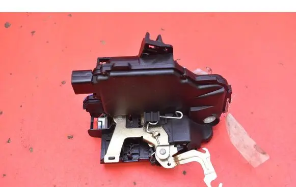 Skoda Octavia Mk1 (1U) Front door lock 601001020421P