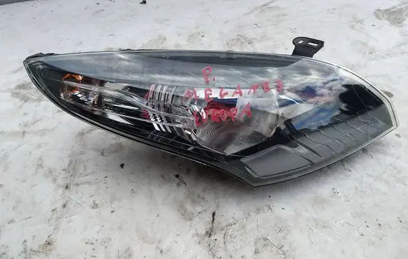 Renault Megane III Headlight/headlamp 260100988R