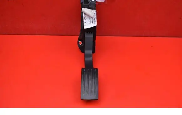 Ford Focus Accelerator throttle pedal BV619F836AB