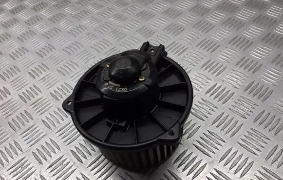 Toyota Yaris Front door blower motor 194000-0821