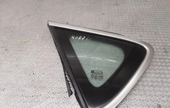 Opel Astra J Rear side window